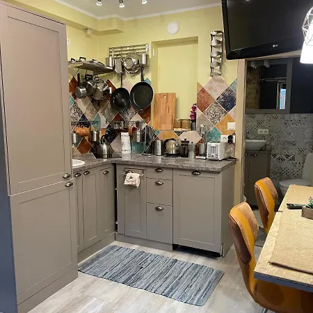 Exquisite 1br Apt W Garden In Center Apartment *