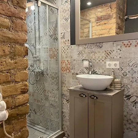 Apartment Exquisite 1br Apt W Garden In Center Riga