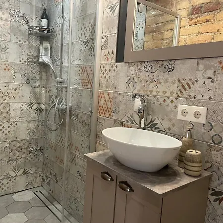 Apartment Exquisite 1br Apt W Garden In Center *
