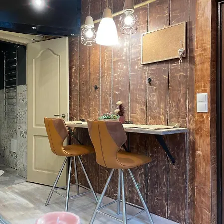 Exquisite 1br Apt W Garden In Center Apartment *