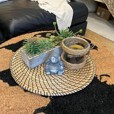 Exquisite 1br Apt W Garden In Center